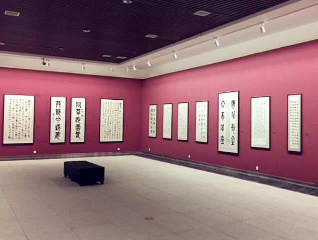 “耀彩网杯”职工字画摄影展在崔振宽美术馆开展